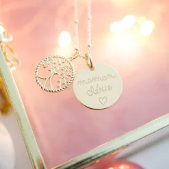 Pendentif personnalisé médaille gravée plaqué or 19 mm et breloque arbre de vie contour torsadé 16 mm