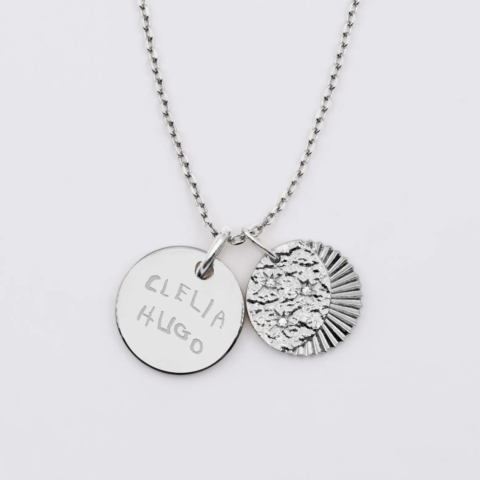 Pendentif personnalisé médaille gravée argent 15 mm et breloque Lune trio zircons 14 mm