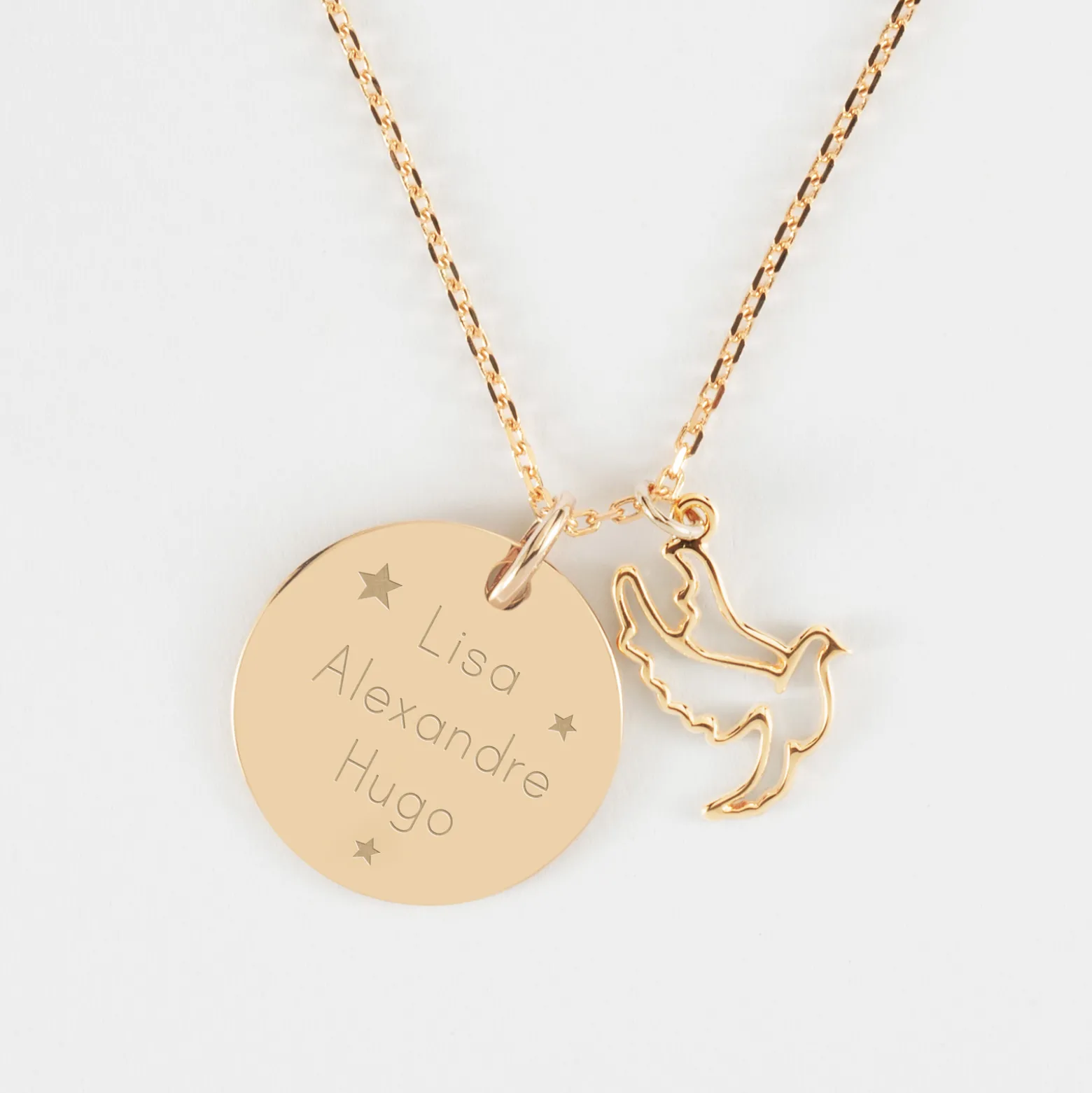 Pendentif personnalisé médaille gravée plaqué or 19 mm et breloque colombe 18 mm