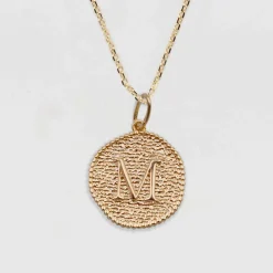 Pendentif personnalisé médaille gravée plaqué or lettre initiale texturée 14 mm