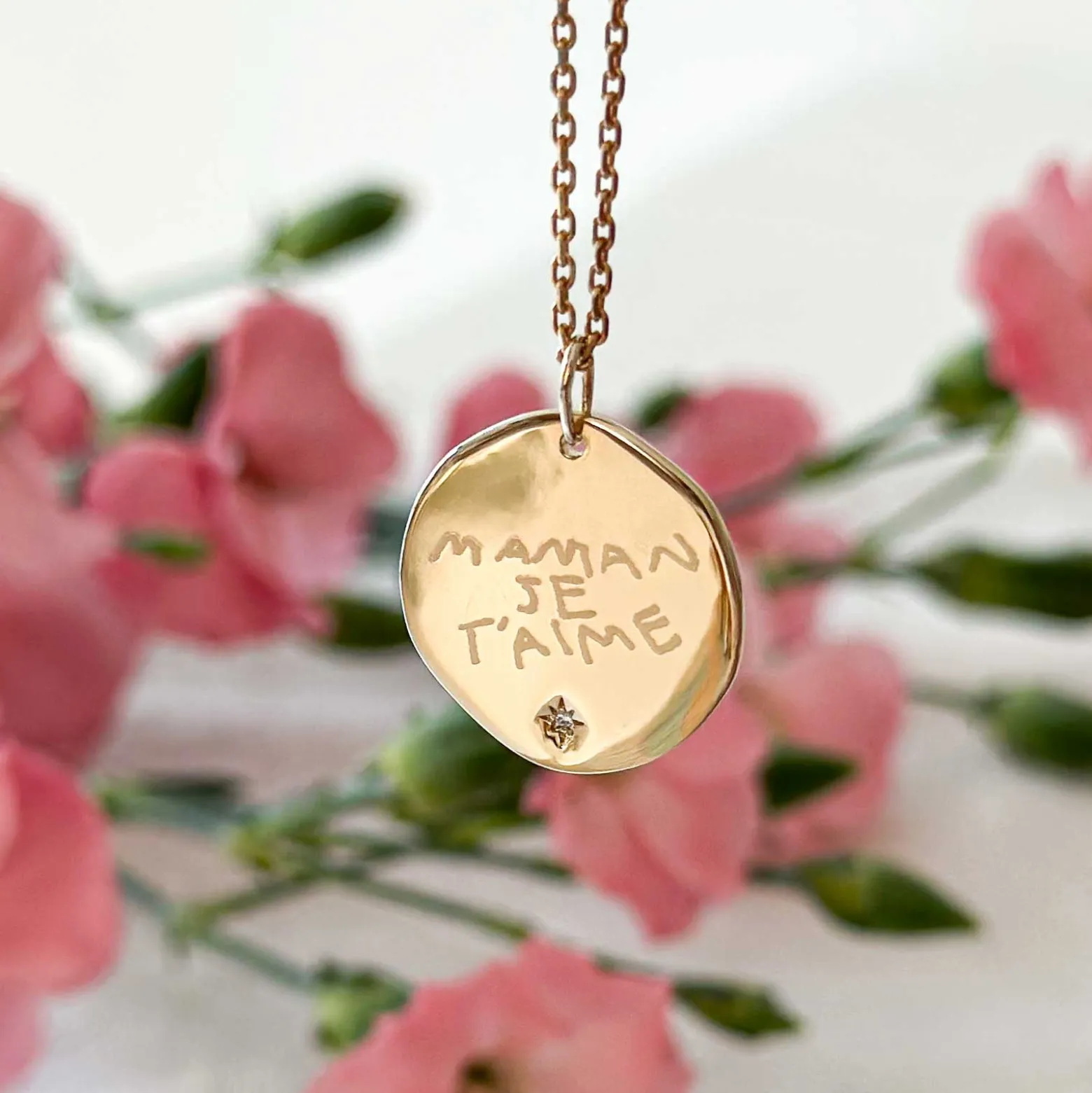 Pendentif personnalisé médaille scintillante gravée plaqué or 20 mm