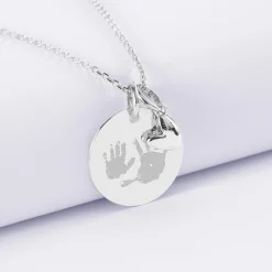 Pendentif personnalisé médaille gravée argent 19 mm et breloque petit coeur bombé 7 mm - HappyBulle x Atelier Wagram