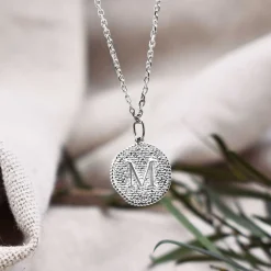 Pendentif personnalisé médaille gravée argent lettre initiale texturée 14 mm