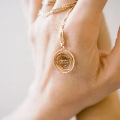 Pendentif personnalisé médaille réversible contour tressé Eternelle gravée plaqué or 18 mm - HappyBulle x Capucine