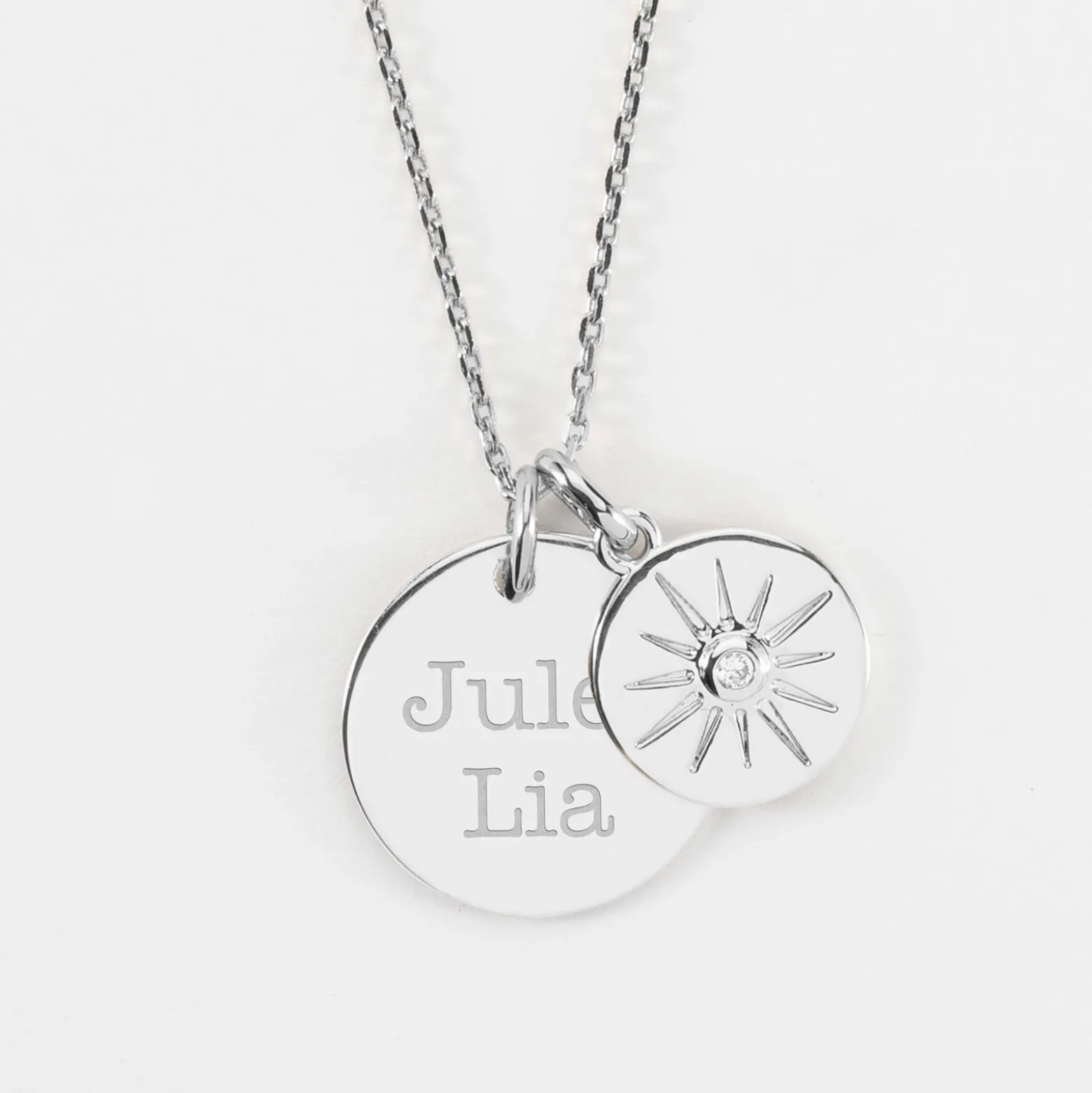 Pendentif personnalisé médaille gravée argent 19 mm et breloque soleil scintillant 14 mm