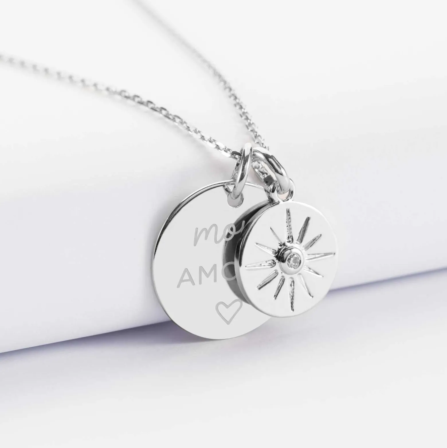 Pendentif personnalisé médaille gravée argent 19 mm et breloque soleil scintillant 14 mm