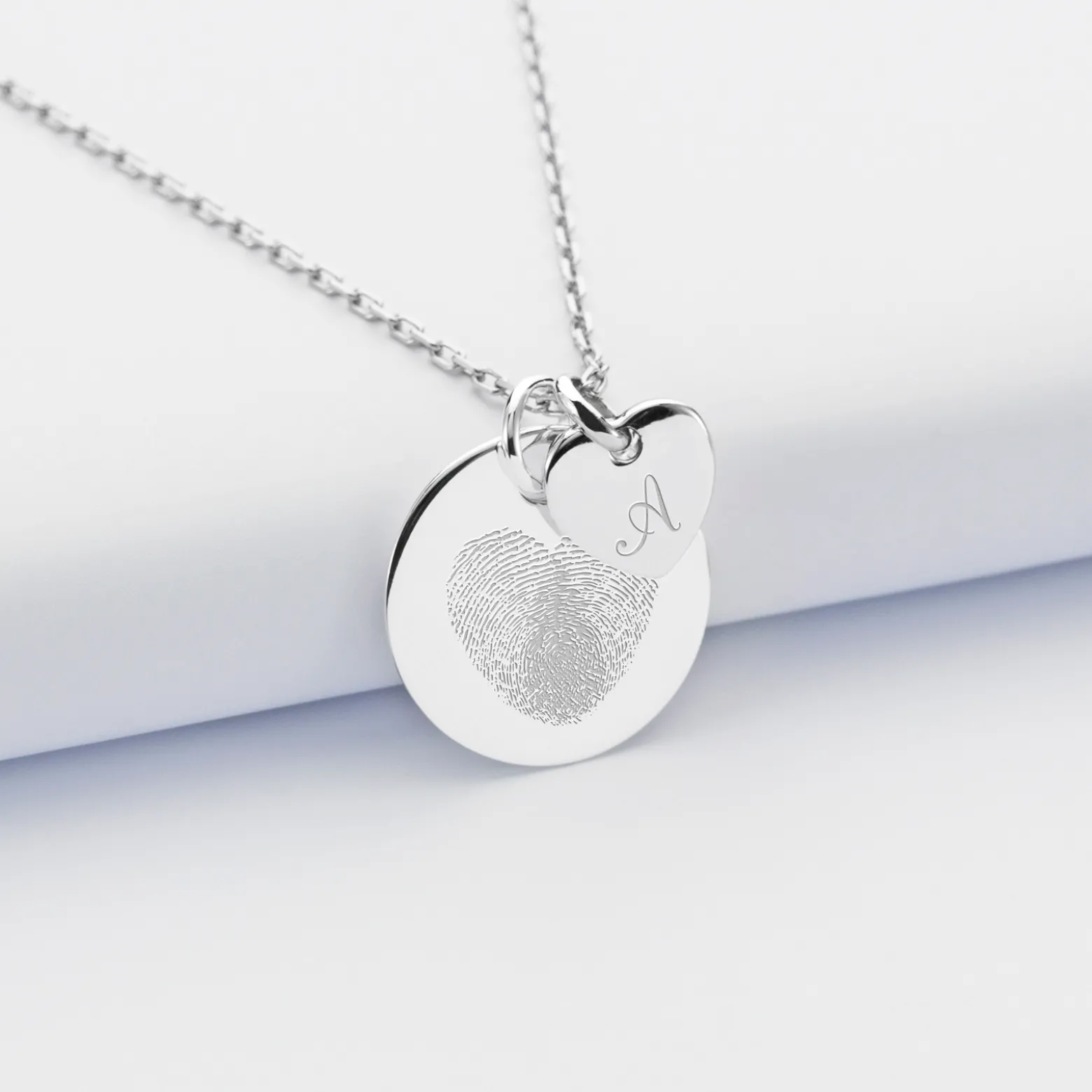 Pendentif personnalisé médaille gravée argent 19 mm et breloque coeur 10 mm