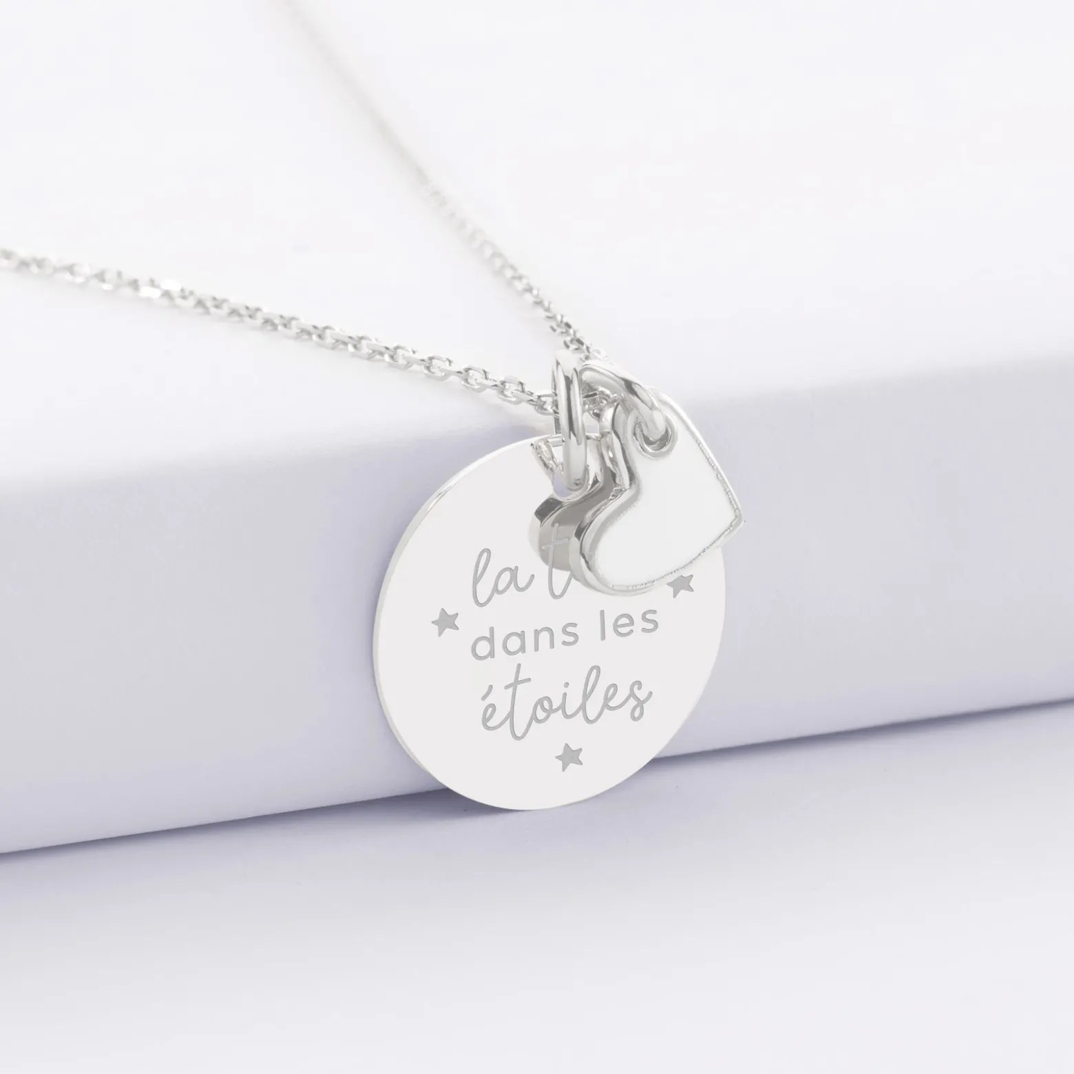 Pendentif personnalisé médaille gravée argent 19 mm et breloque coeur email 10 mm