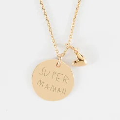 Pendentif personnalisé médaille gravée plaqué or 19 mm et breloque petit coeur bombé 7 mm - HappyBulle x Atelier Wagram