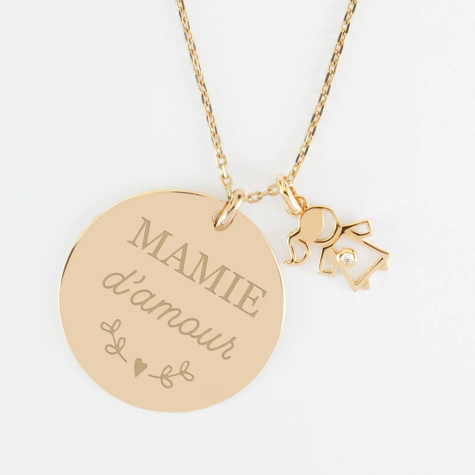 Pendentif personnalisé médaille gravée plaqué or 27 mm et breloque petite fille zircon 12 mm