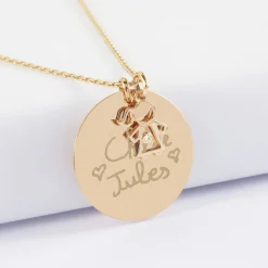 Pendentif personnalisé médaille gravée plaqué or 27 mm et breloque petite fille zircon 12 mm