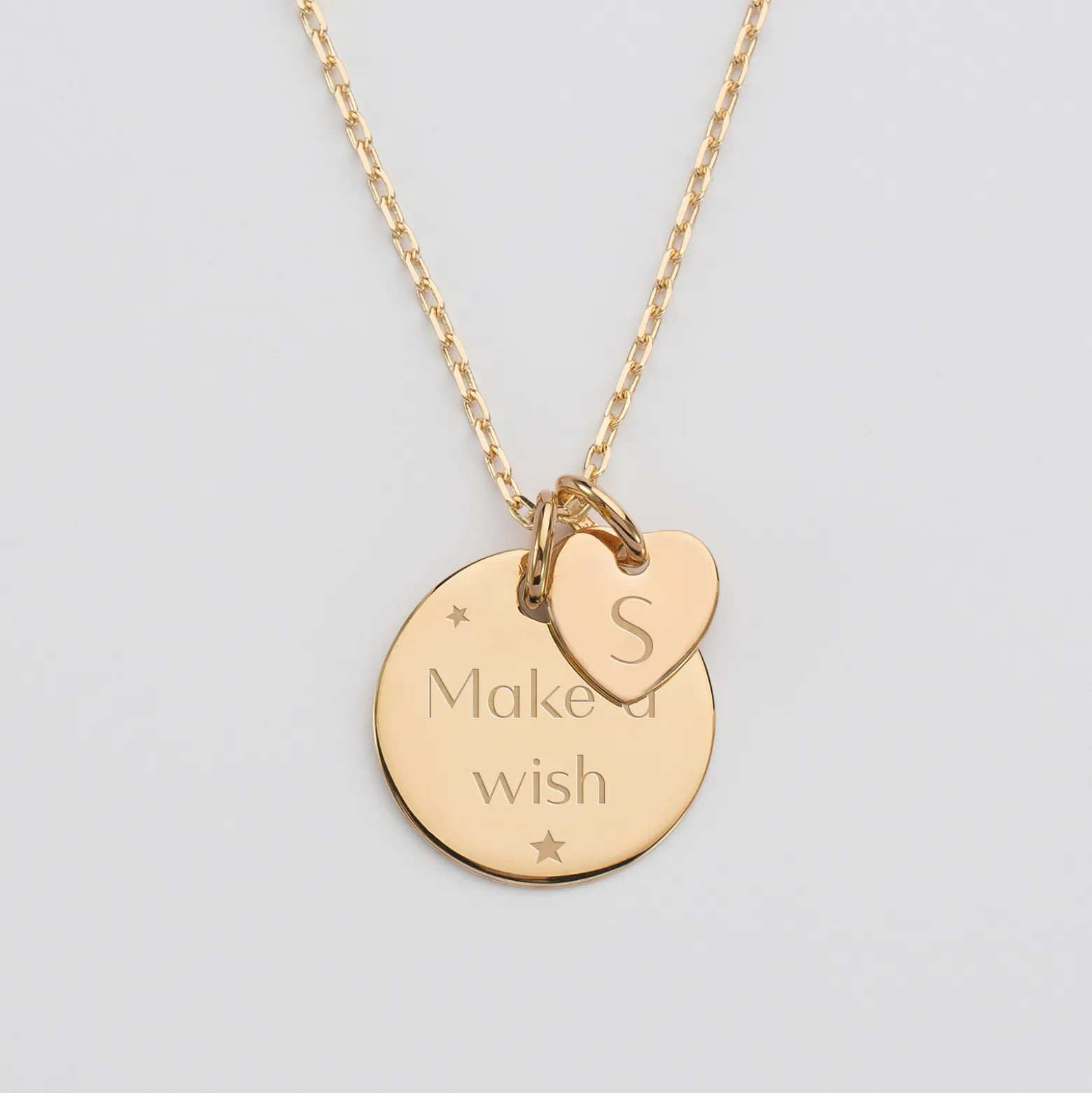 Pendentif personnalisé médaille gravée plaqué or 19 mm et breloque coeur 10 mm