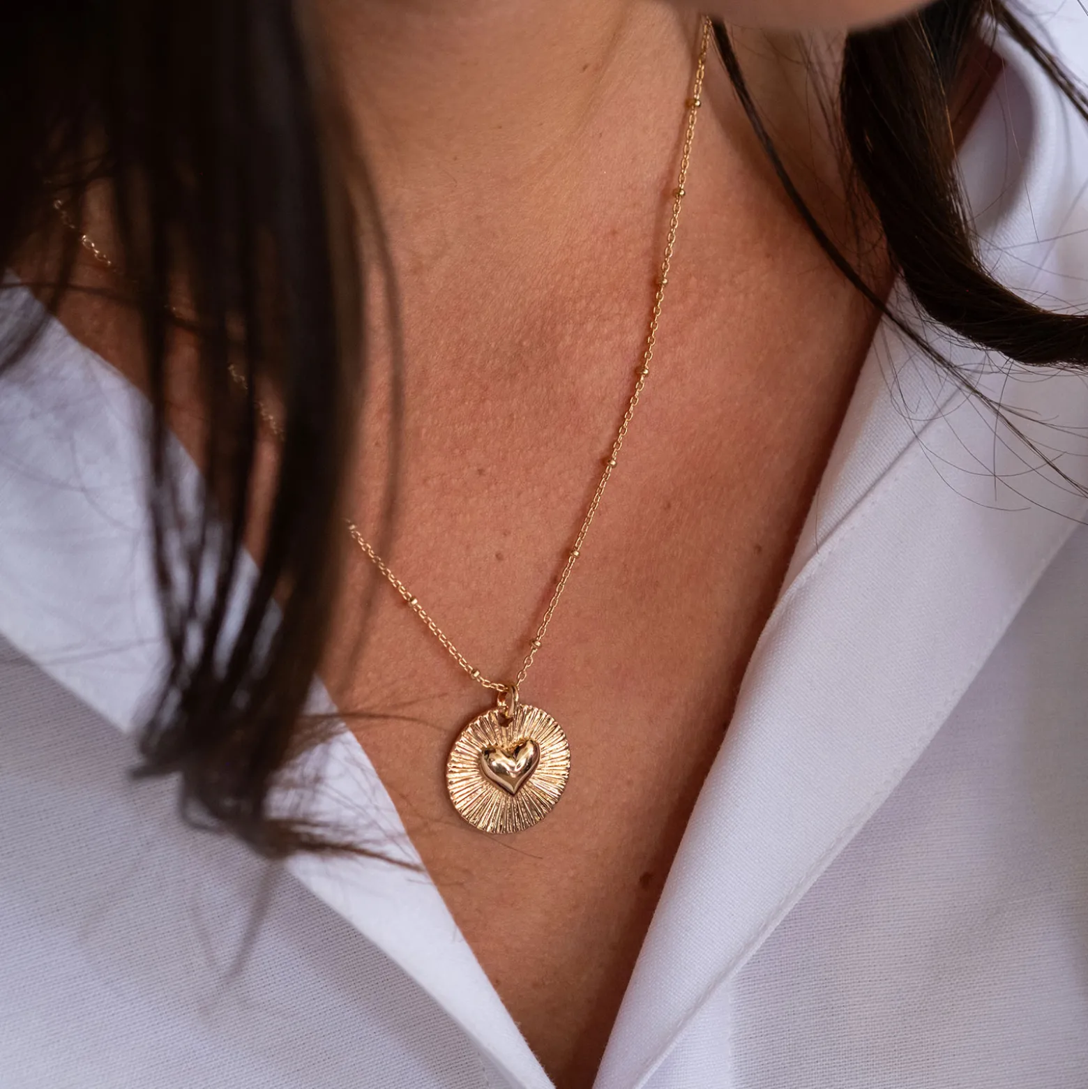 Pendentif personnalisé médaille soleil coeur bombé gravée plaqué or 19 mm