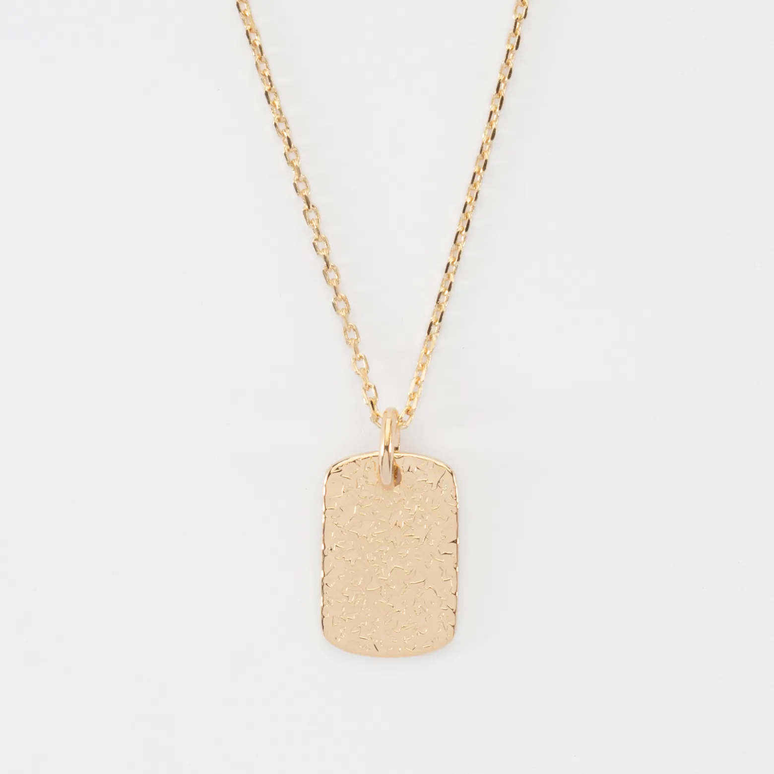 Pendentif personnalisé médaille gravée martelée plaqué or rectangle 17x11 mm
