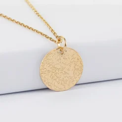 Pendentif personnalisé médaille martelée gravée plaqué or 19 mm