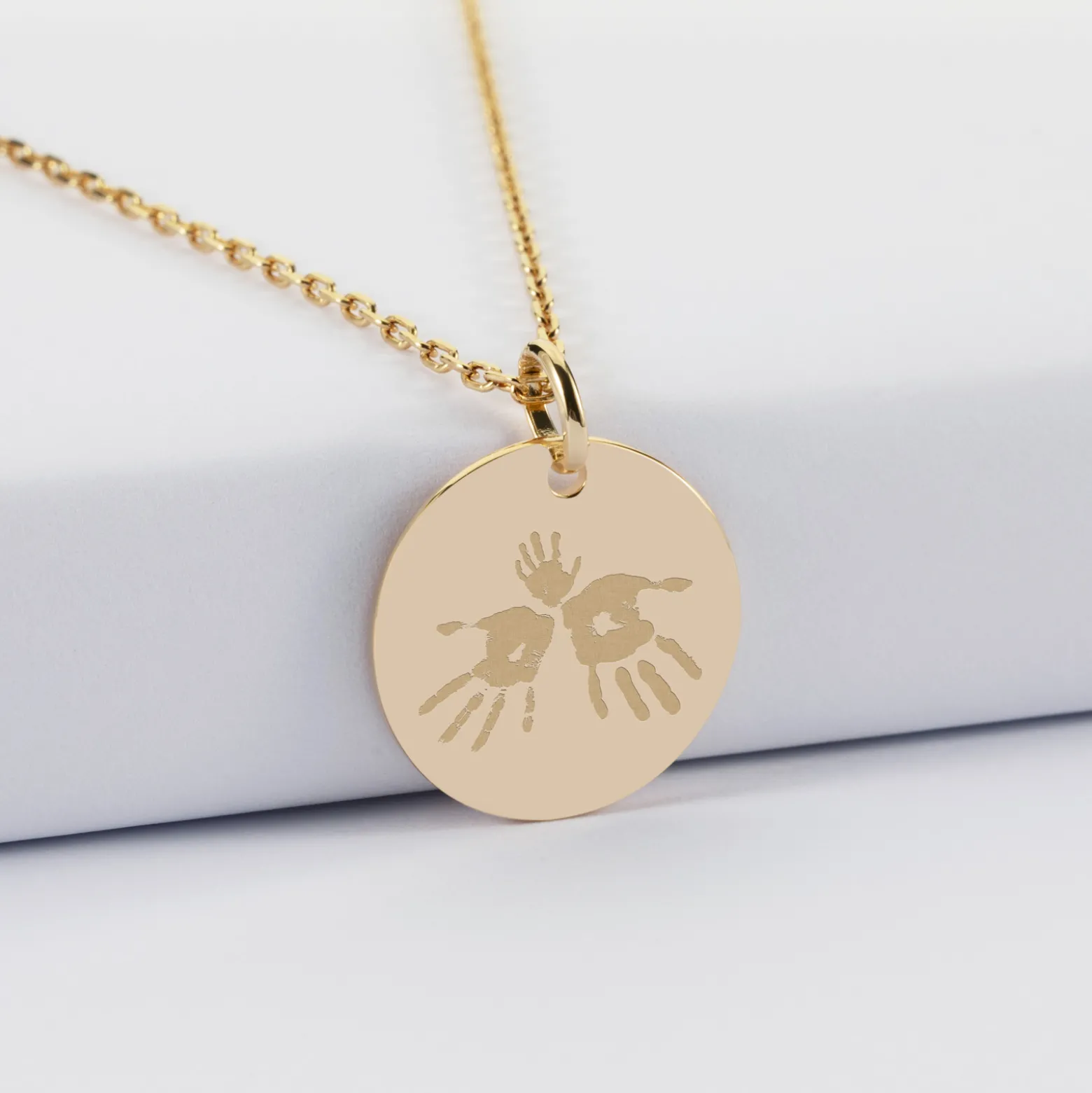 Pendentif personnalisé médaille martelée gravée plaqué or 19 mm