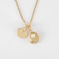 Pendentif personnalisé médaille gravée plaqué or 10 mm et breloque coquillage perle blanche