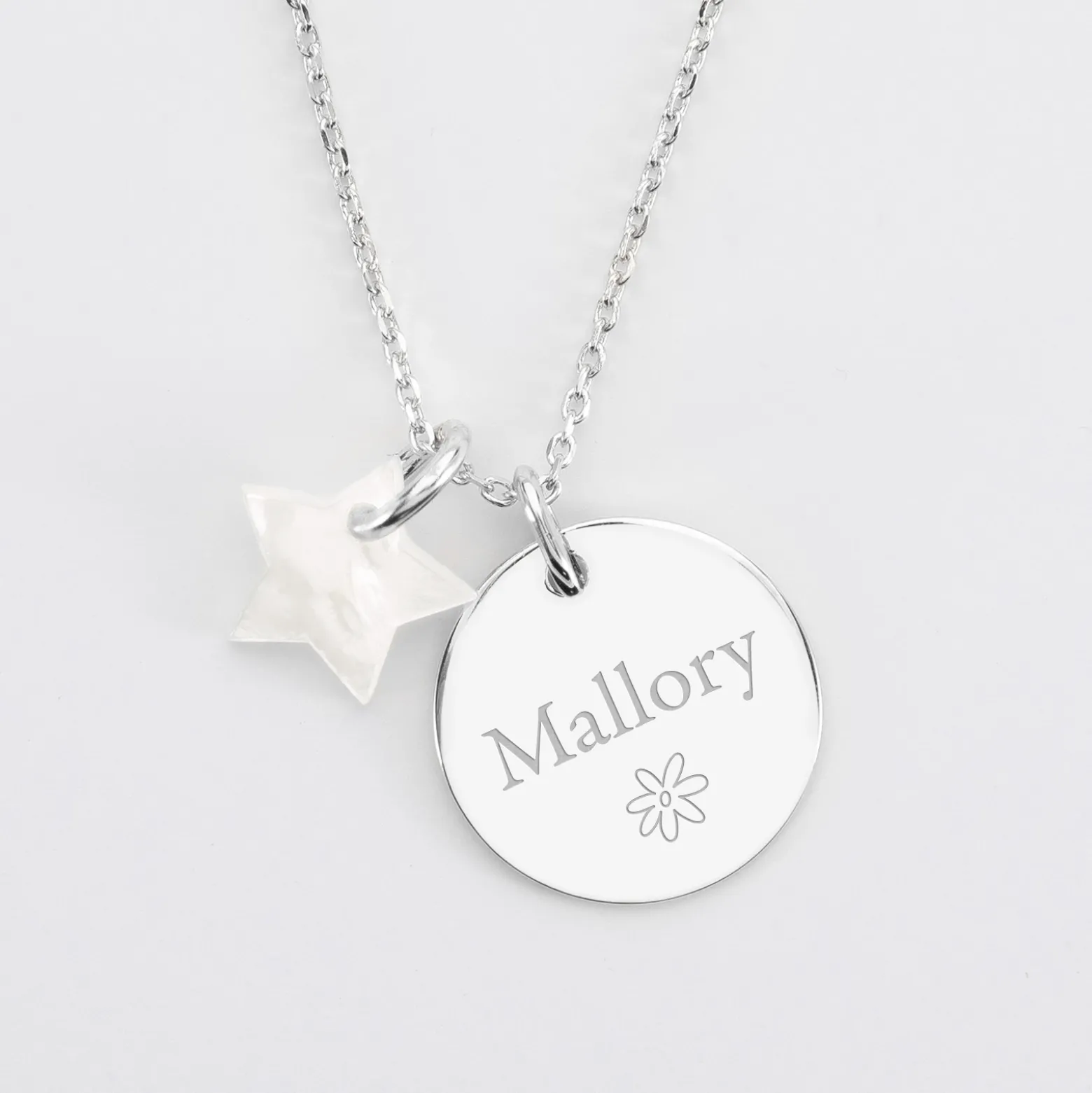 Pendentif personnalisé médaille gravée argent 19 mm et breloque nacre 10 mm