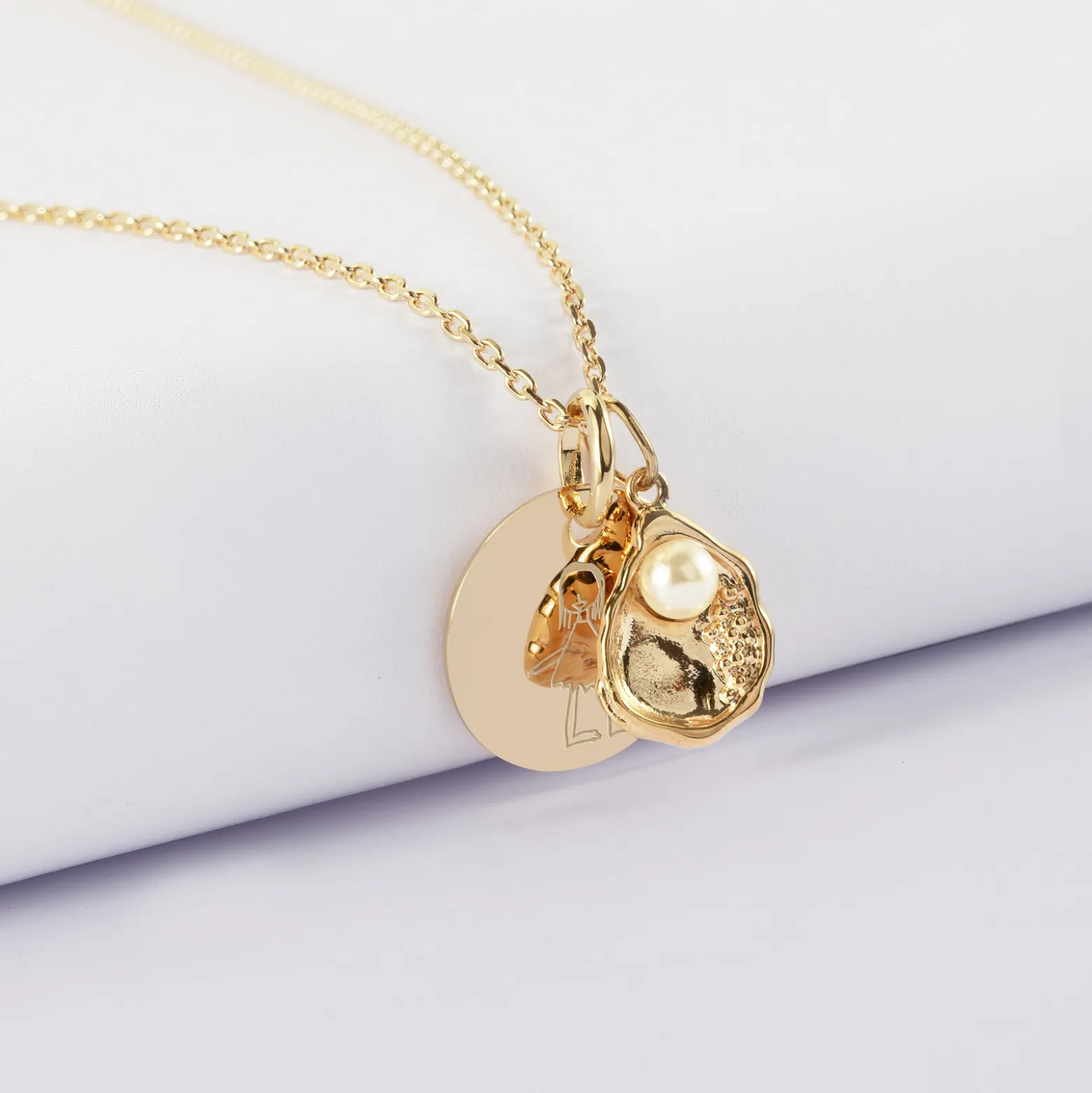Pendentif personnalisé médaille gravée plaqué or 15 mm et breloque(s) summer - à composer