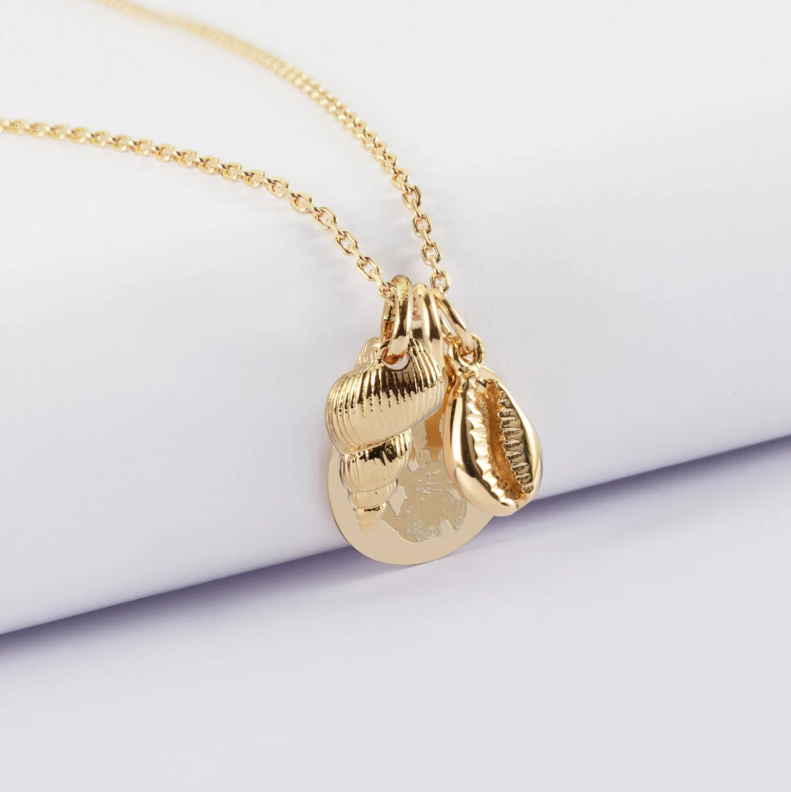 Pendentif personnalisé médaille gravée plaqué or 15 mm et breloque(s) summer - à composer