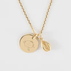 Pendentif personnalisé médaille gravée plaqué or 15 mm et breloque coquillage cauri 10 mm