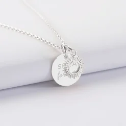 Pendentif personnalisé médaille gravée argent 15 mm et breloque soleil 10 mm