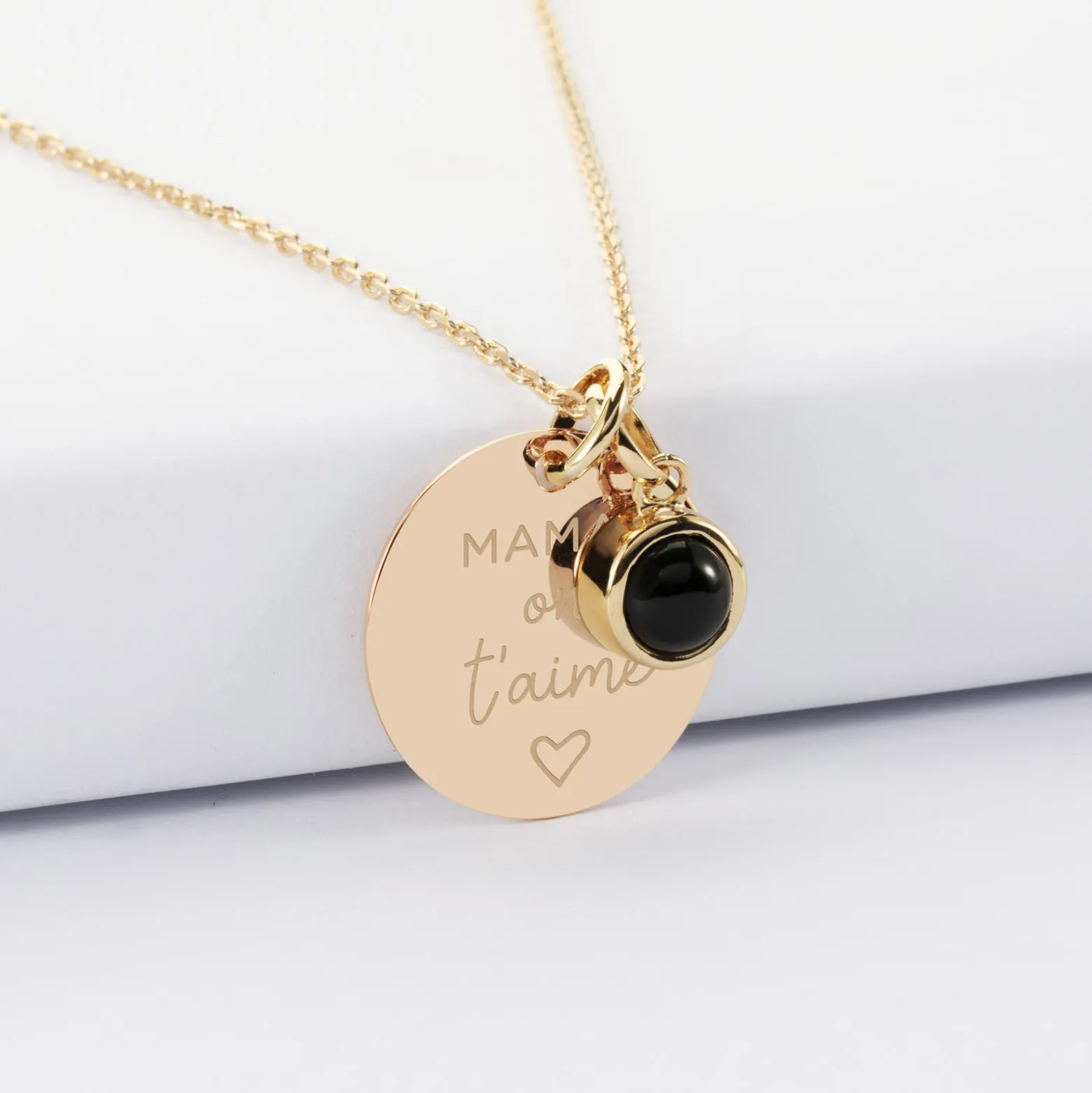 Pendentif personnalisé médaille gravée plaqué or 19 mm et breloque pierre naturelle 8 mm