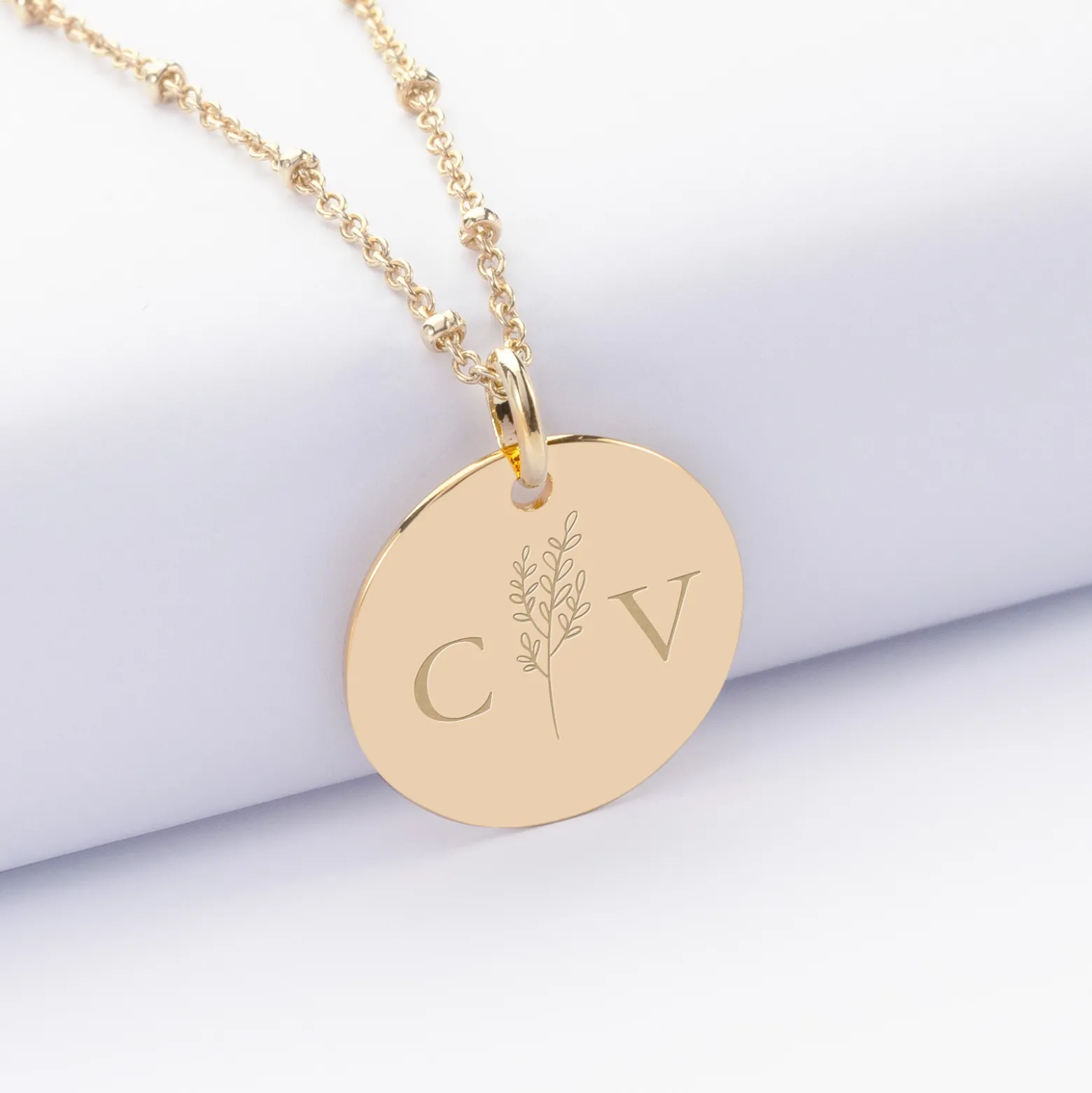 Pendentif personnalisé médaille gravée plaqué or 19 mm - Edition spéciale mariage Initiales Florales