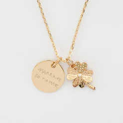 Pendentif personnalisé médaille gravée plaqué or 15 mm et breloque trèfle scintillant 15 mm