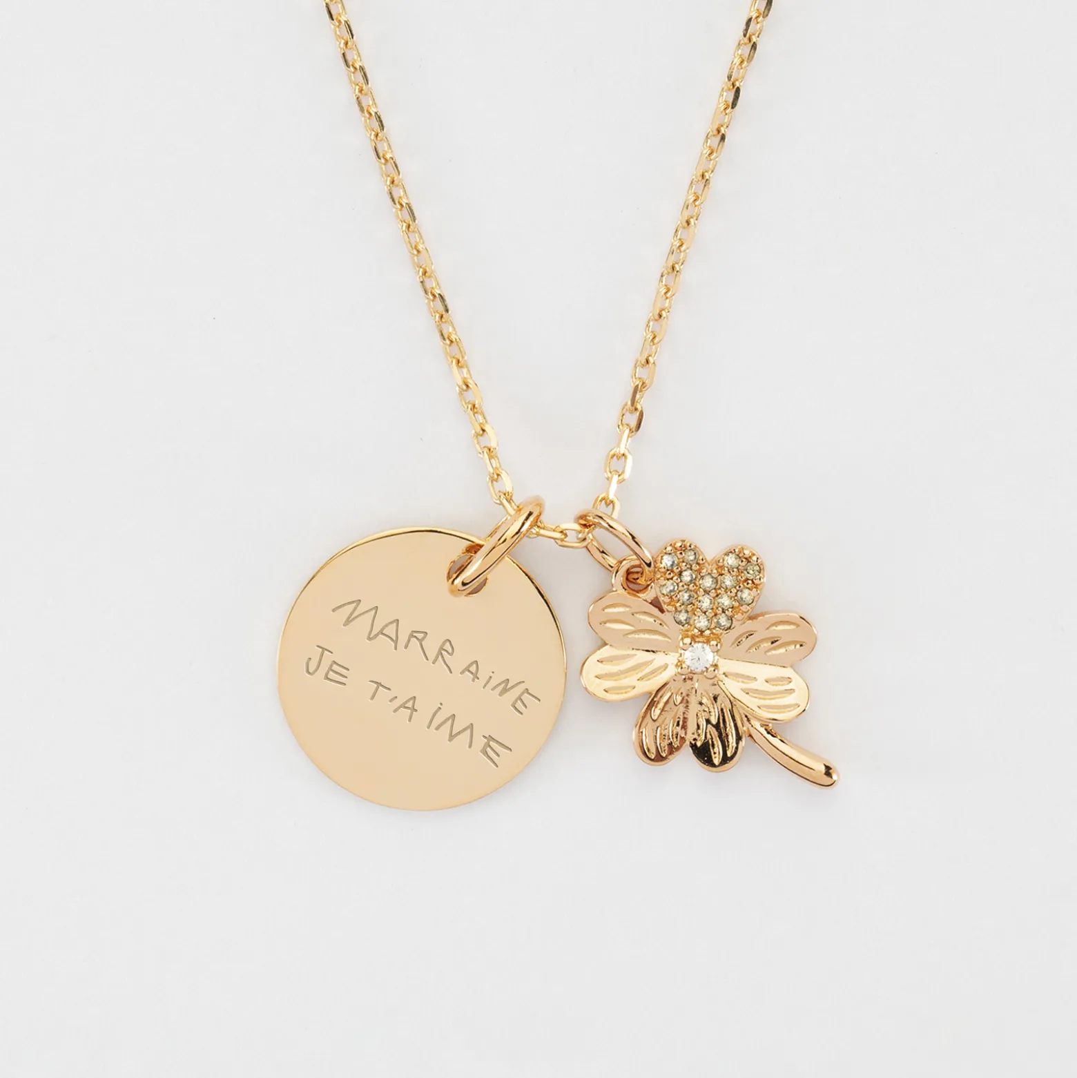 Pendentif personnalisé médaille gravée plaqué or 15 mm et breloque trèfle scintillant 15 mm