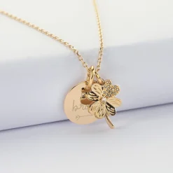 Pendentif personnalisé médaille gravée plaqué or 15 mm et breloque trèfle scintillant 15 mm