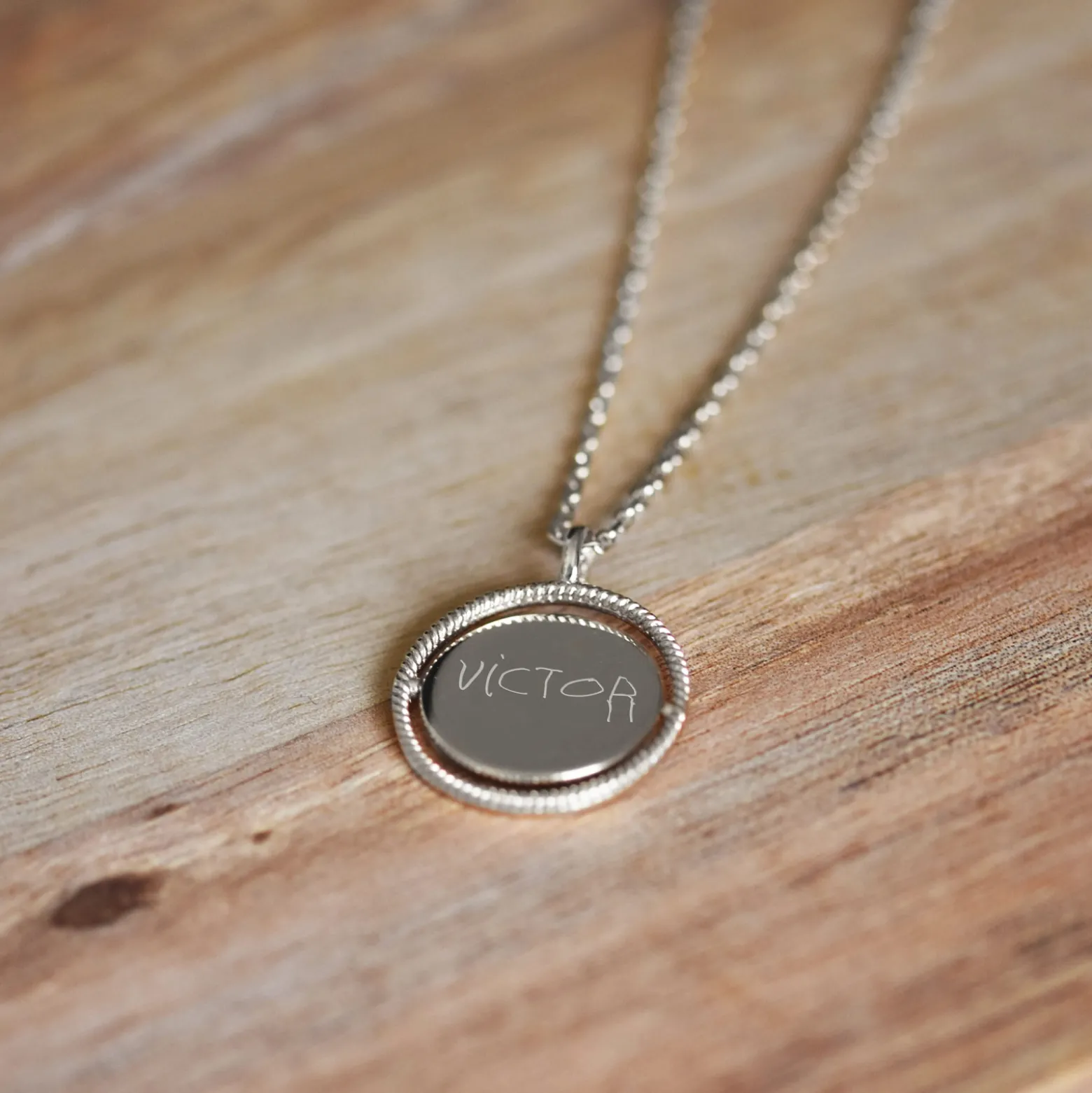 Pendentif personnalisé médaille réversible contour tressé Eternelle gravée argent 18 mm