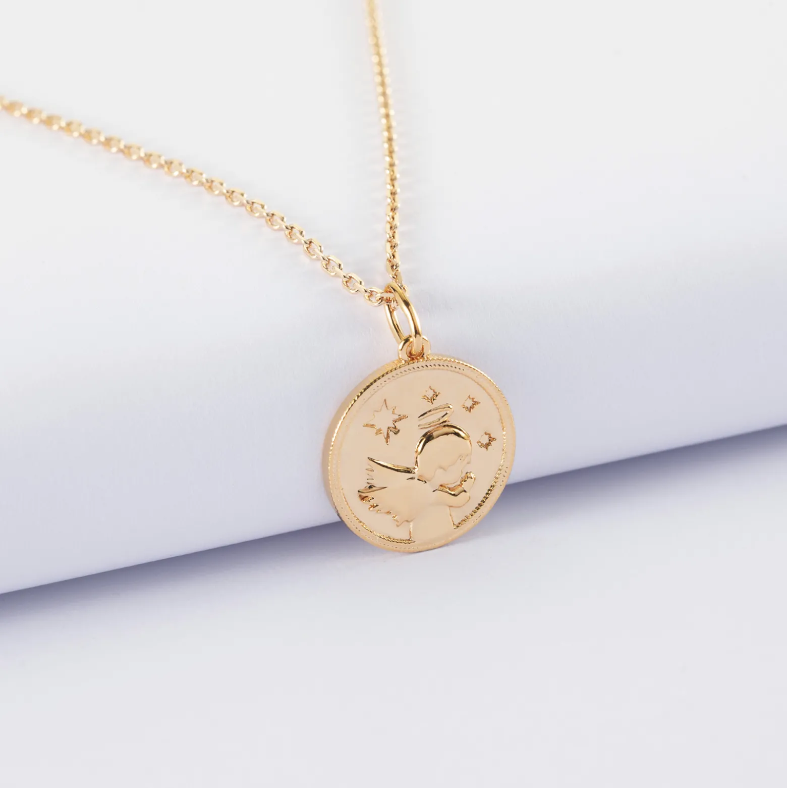 Pendentif personnalisé médaille gravée plaqué or ange texturée 14 mm