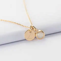 Pendentif personnalisé médaille gravée plaqué or 10 mm et breloque pierre naturelle 8 mm