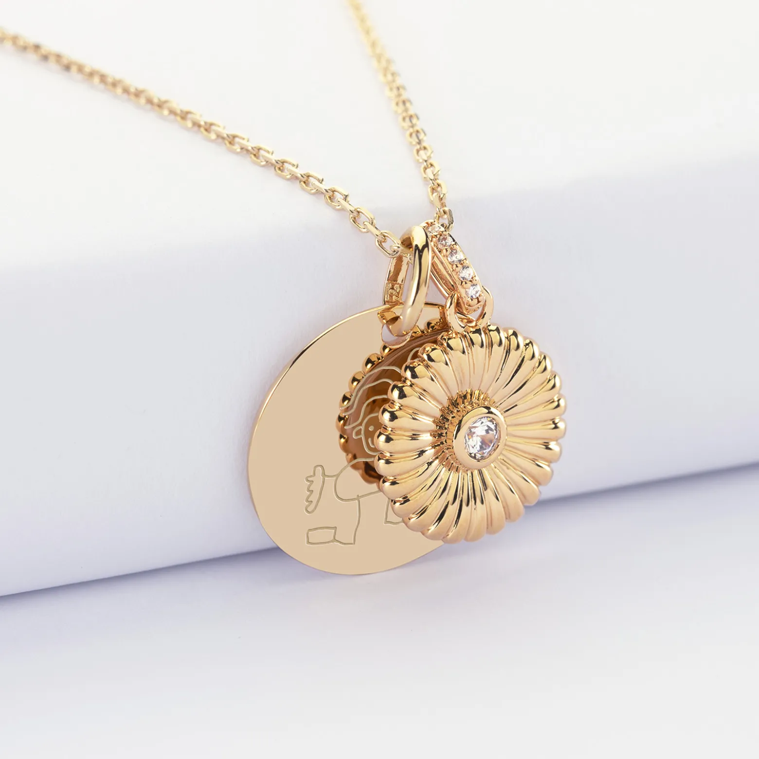 Pendentif personnalisé médaille gravée plaqué or 19 mm et breloque tournesol scintillant 14 mm