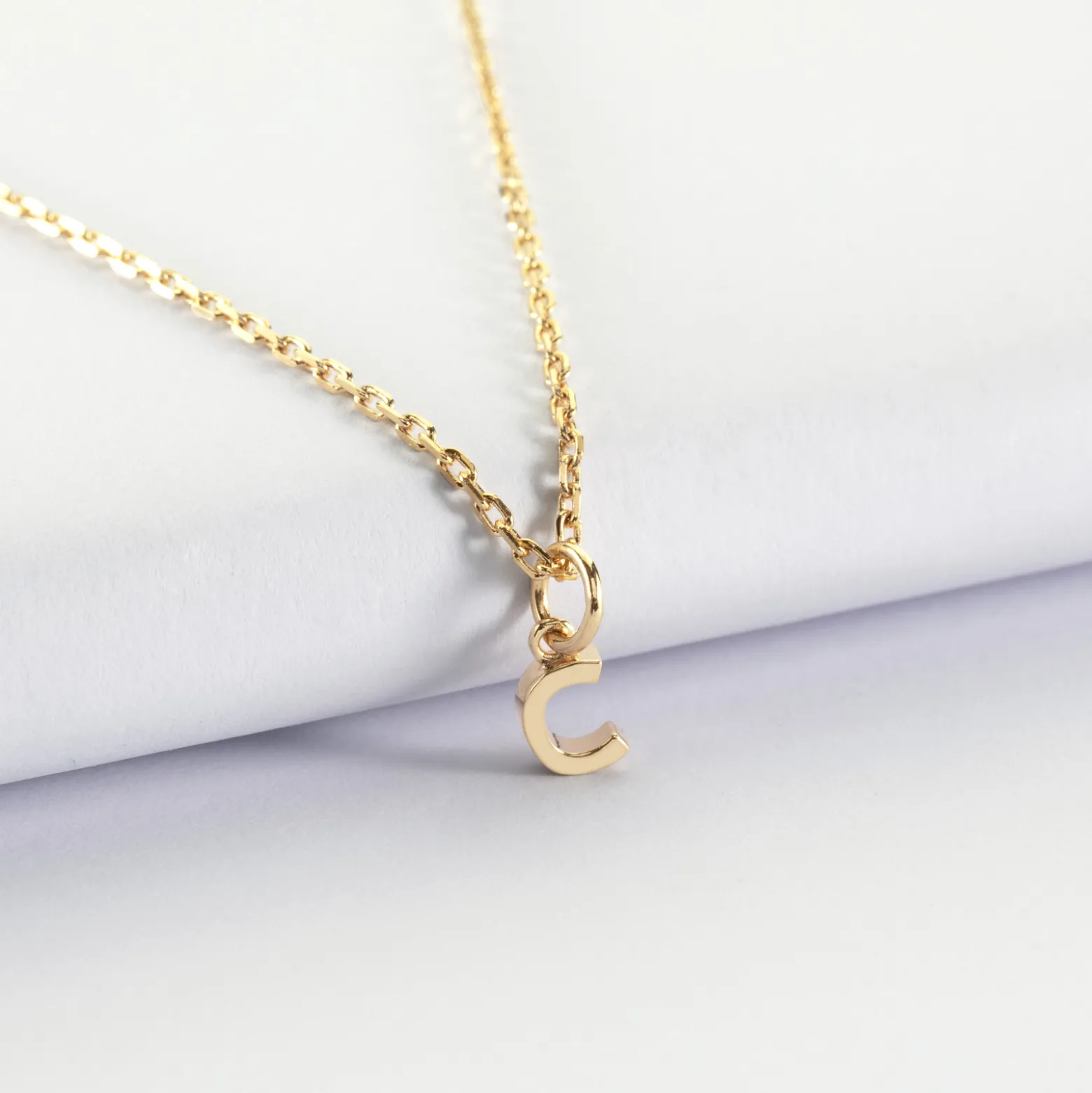 Pendentif personnalisé médaille plaqué or lettre initiale 5 mm