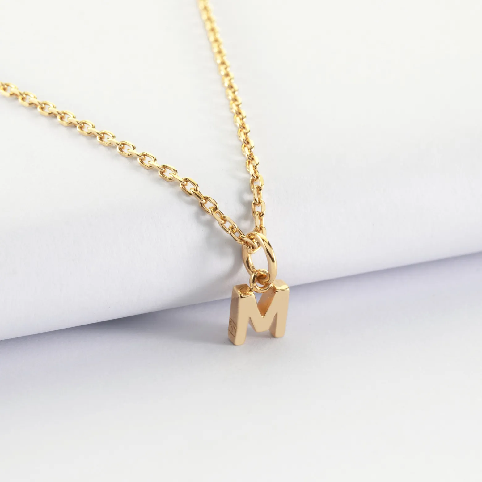 Pendentif personnalisé médaille plaqué or lettre initiale 5 mm