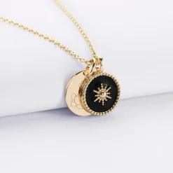 Pendentif personnalisé médaille gravée plaqué or 15 mm et breloque email noir soleil 14 mm