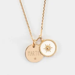 Pendentif personnalisé médaille gravée plaqué or 15 mm et breloque email blanc soleil 14 mm