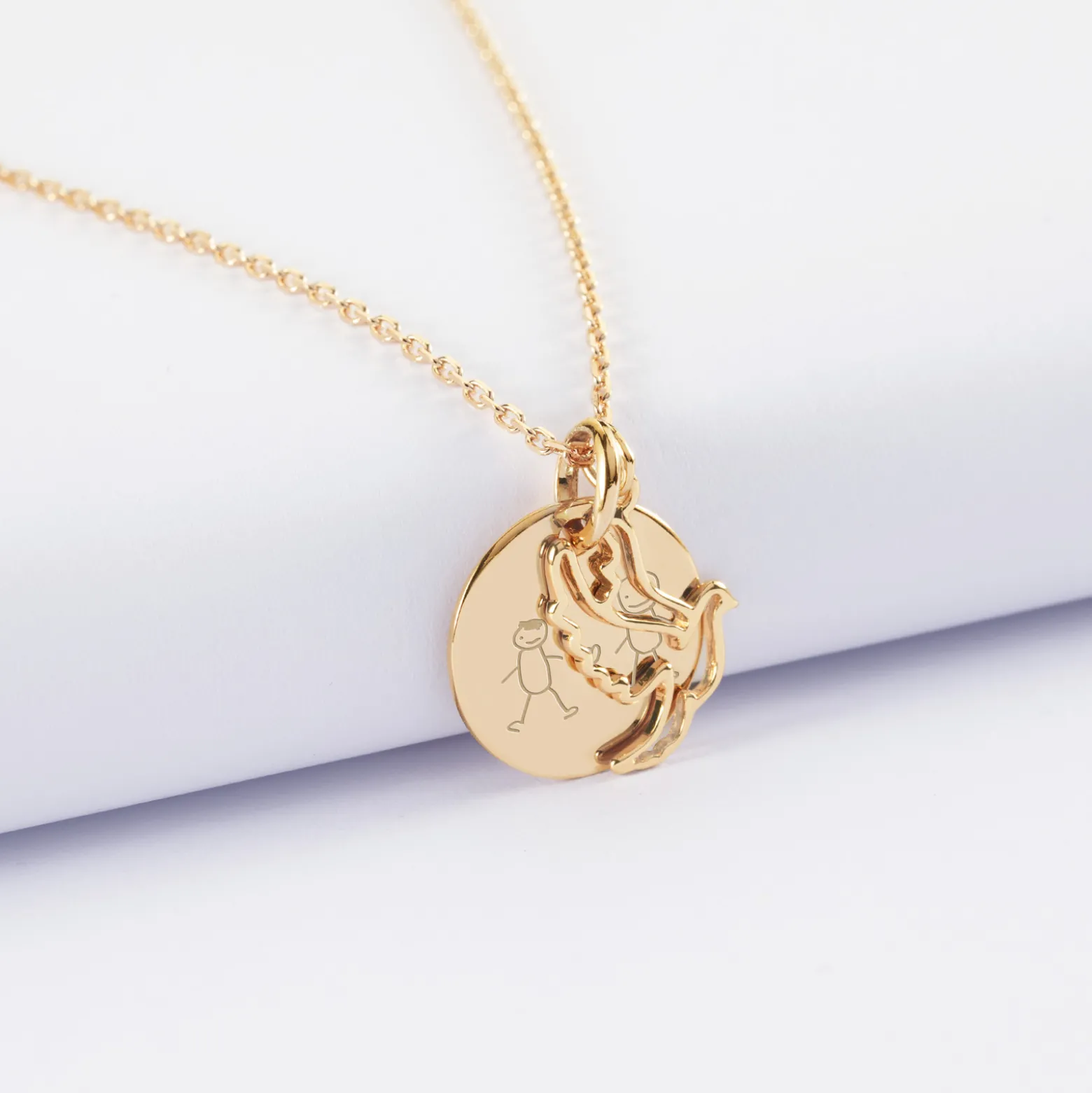 Pendentif personnalisé médaille gravée plaqué or 15 mm et breloque colombe 18 mm
