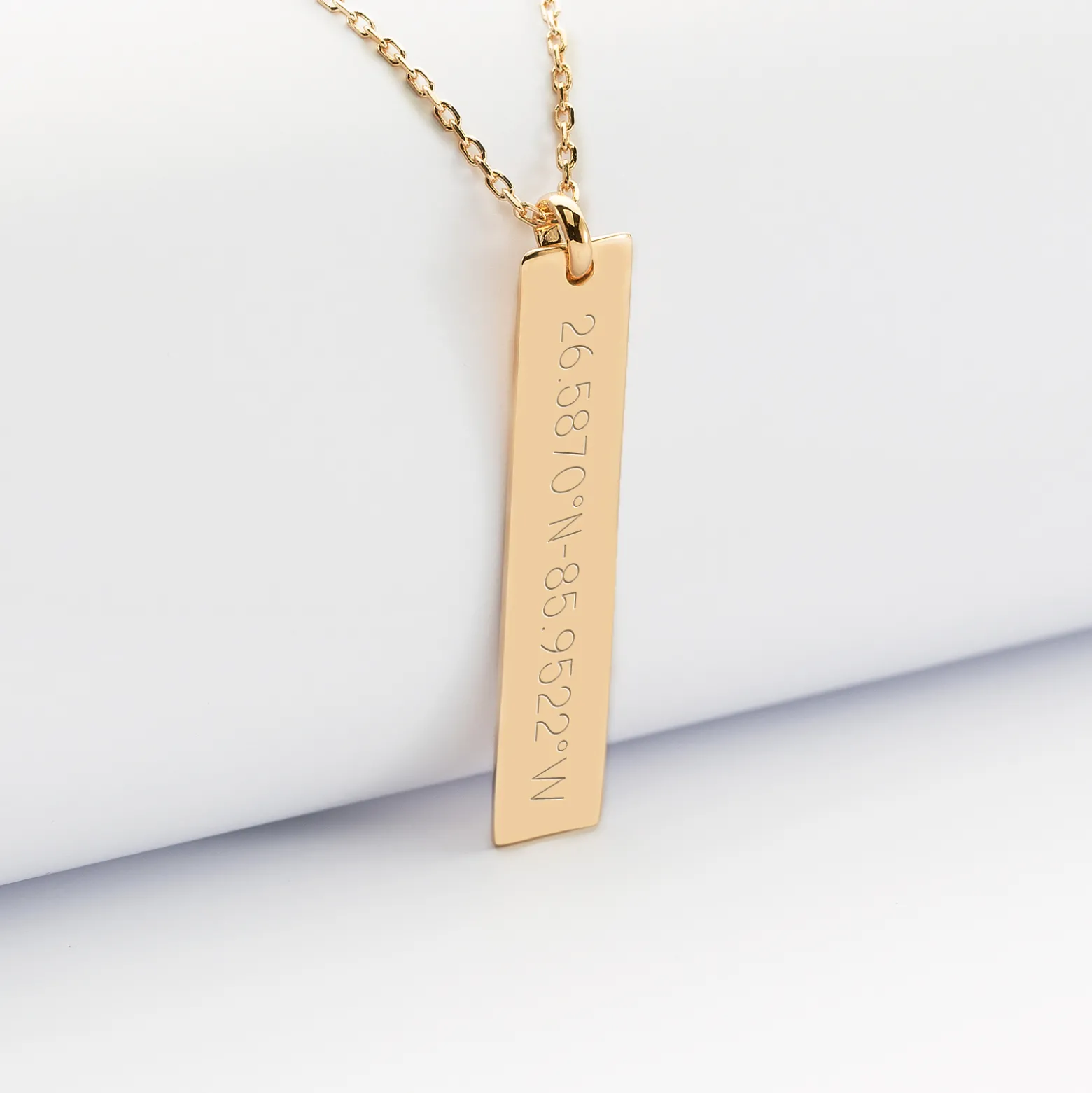 Pendentif personnalisé médaille gravée plaqué or plaque 40x8 mm