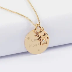 Pendentif personnalisé médaille gravée plaqué or 19 mm et breloque petite fille zircon 12 mm