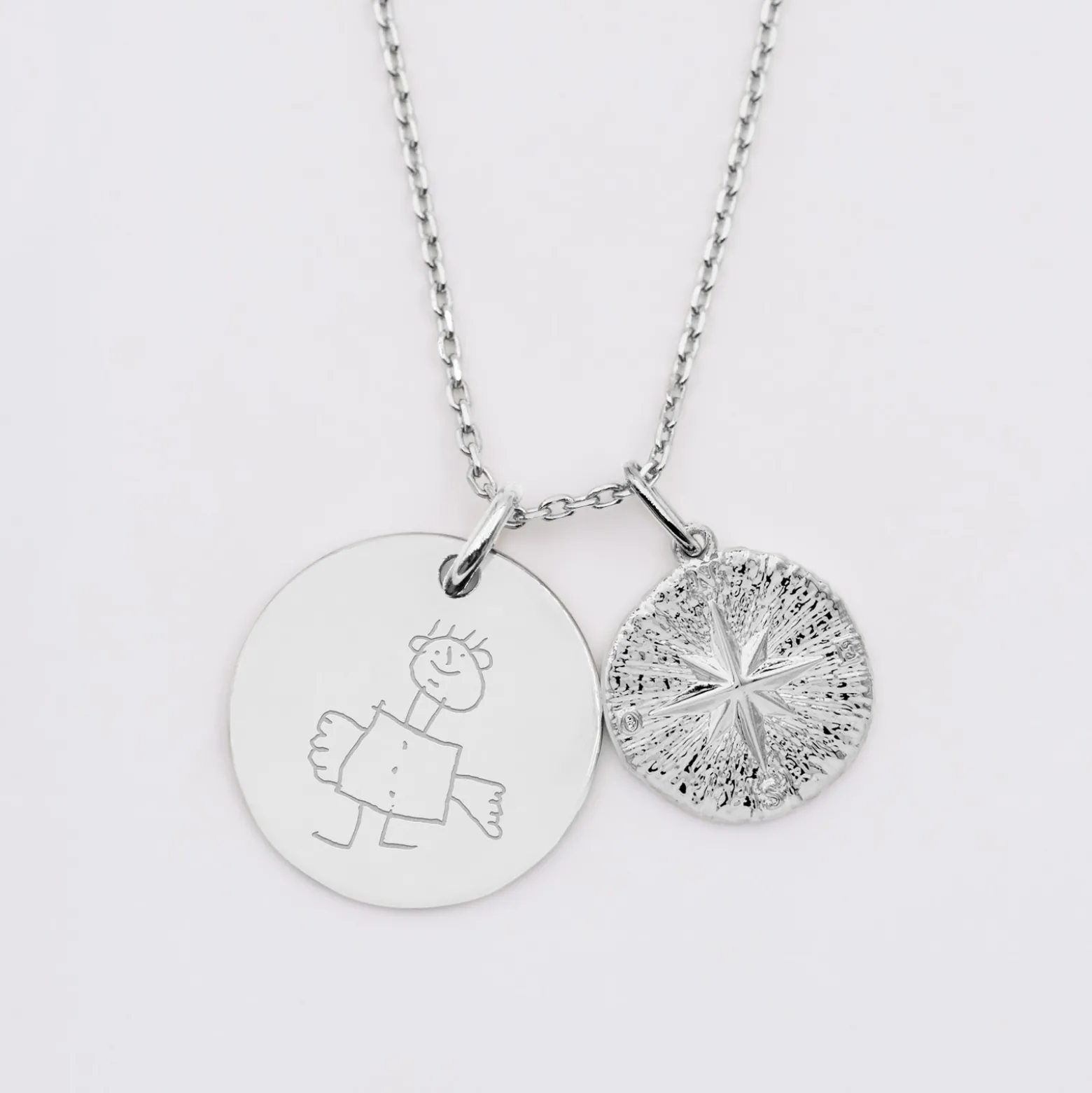 Pendentif personnalisé médaille gravée argent 19 mm et breloque rose des vents texturée 14 mm