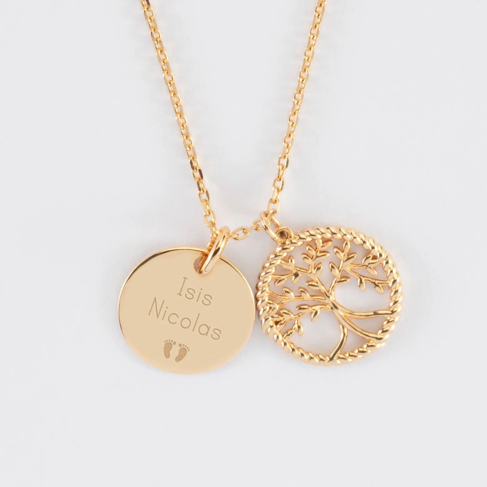 Pendentif personnalisé médaille gravée plaqué or 15 mm et breloque arbre de vie contour torsadé 16 mm