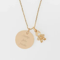 Pendentif personnalisé médaille gravée plaqué or 19 mm et breloque petit garçon scintillant 12 mm
