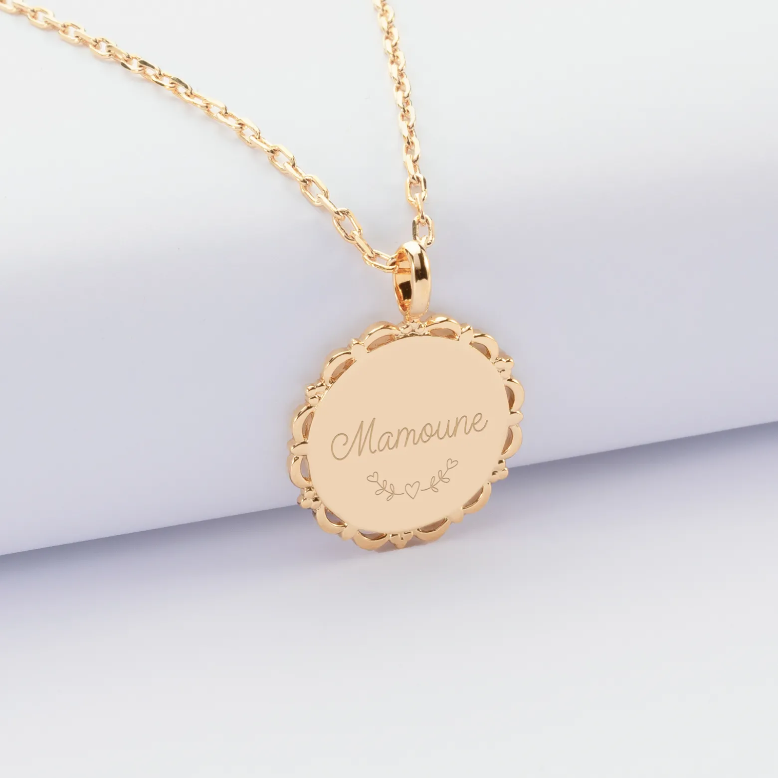 Pendentif personnalisé médaille vintage dentelée gravée plaqué or 17 mm - Nos petits imparfaits