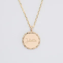 Pendentif personnalisé médaille vintage dentelée gravée plaqué or 17 mm - Nos petits imparfaits
