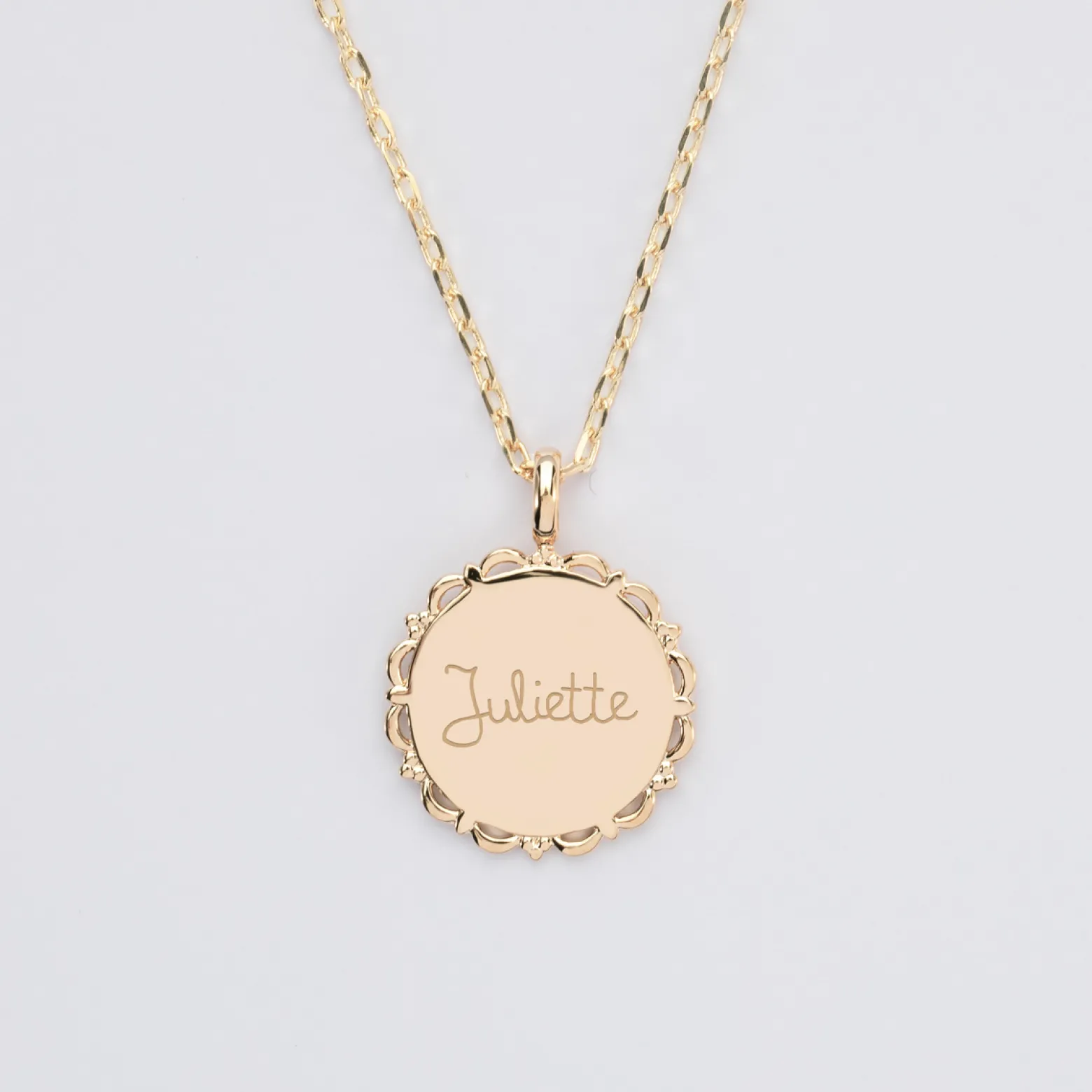 Pendentif personnalisé médaille vintage dentelée gravée plaqué or 17 mm - Nos petits imparfaits