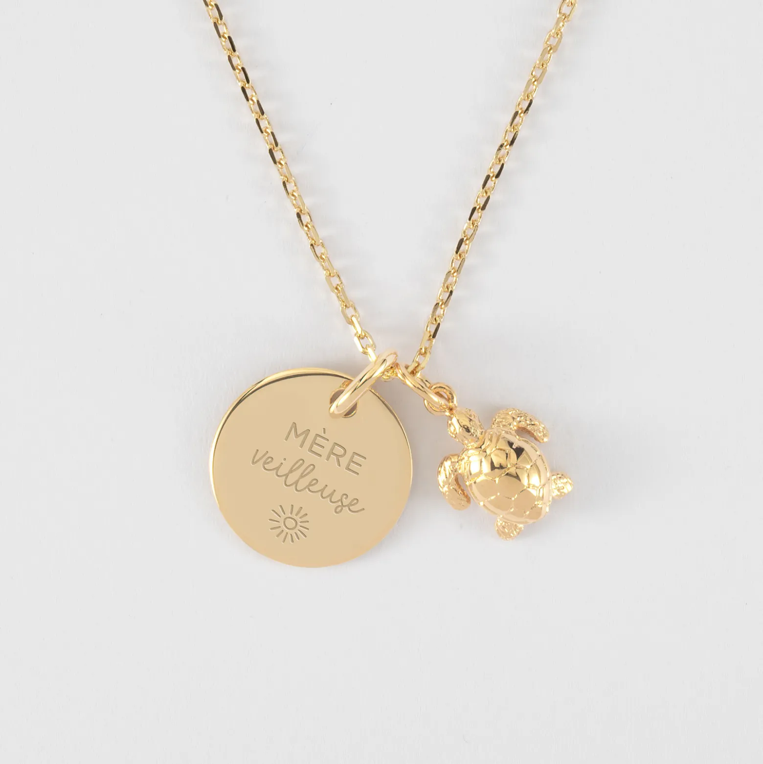 Pendentif personnalisé médaille gravée plaqué or 15 mm et breloque tortue 10 mm