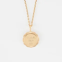 Pendentif personnalisé médaille contour fleur gravée plaqué or 15 mm